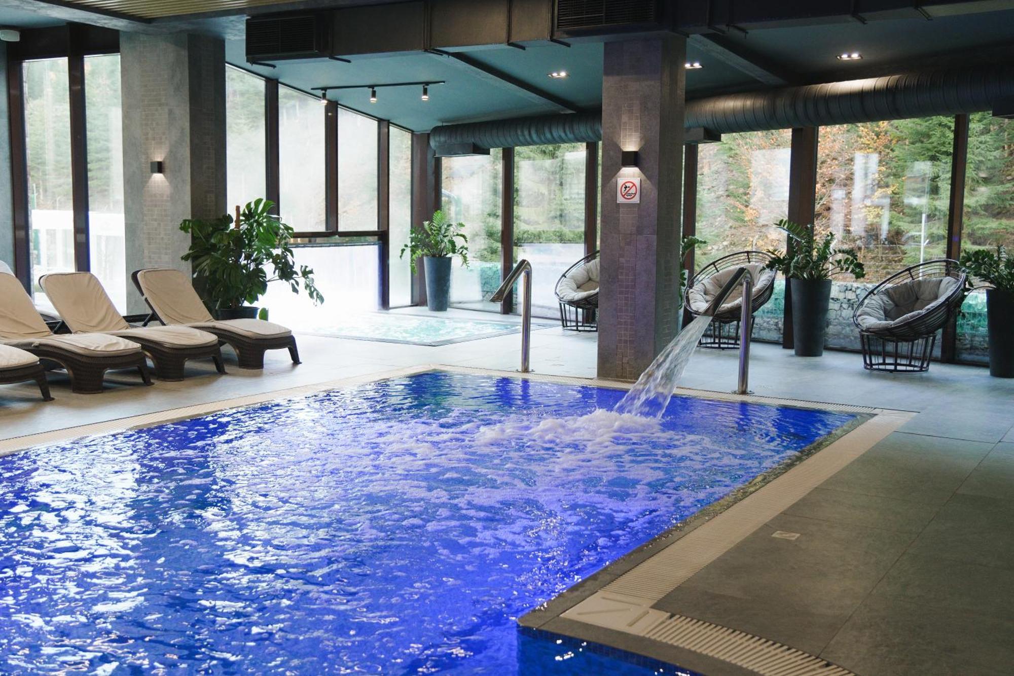 Westhills Cottage Town & Spa Bukovel Luaran gambar