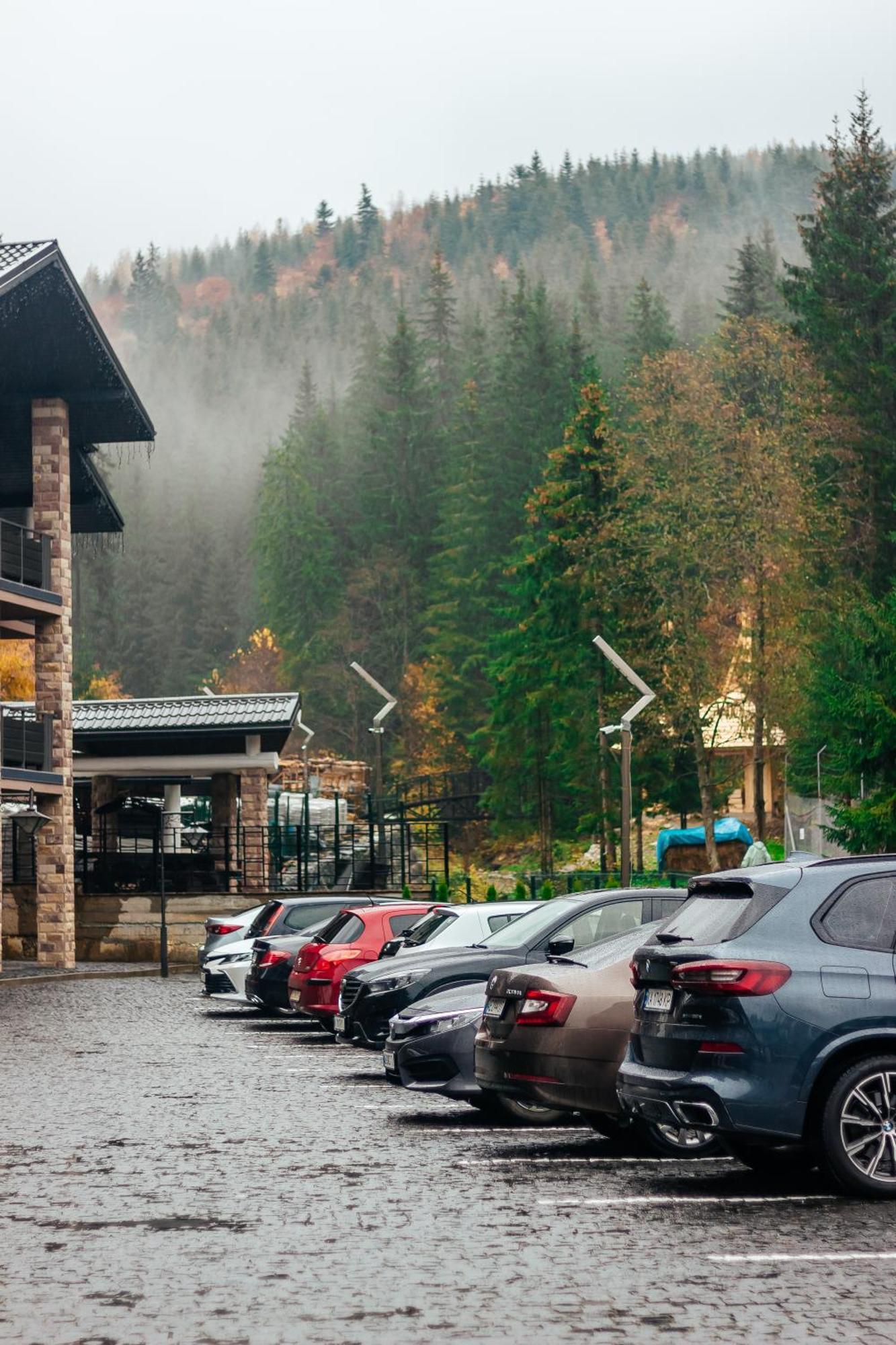 Westhills Cottage Town & Spa Bukovel Luaran gambar