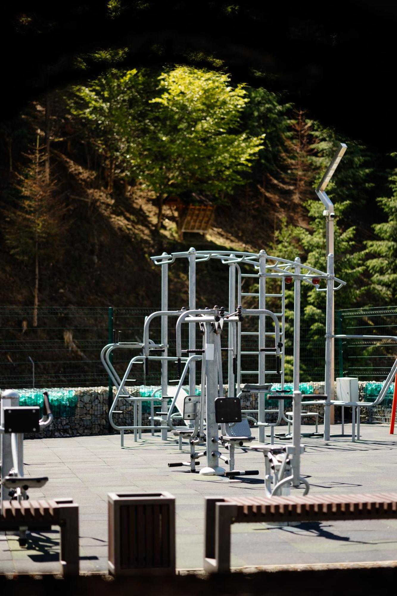 Westhills Cottage Town & Spa Bukovel Luaran gambar