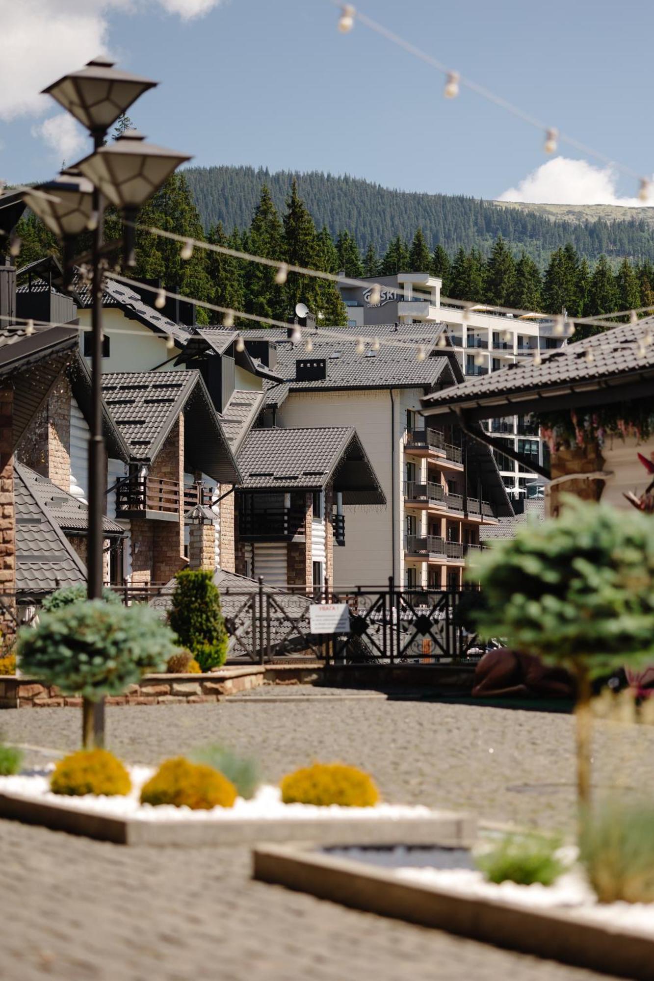 Westhills Cottage Town & Spa Bukovel Luaran gambar