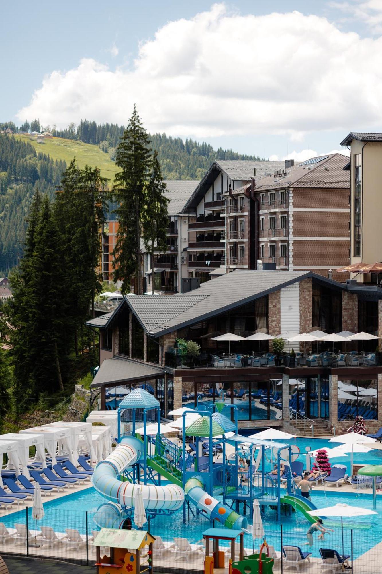 Westhills Cottage Town & Spa Bukovel Luaran gambar