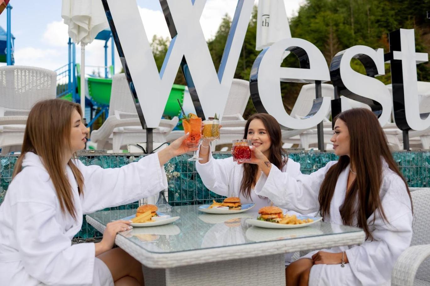 Westhills Cottage Town & Spa Bukovel Luaran gambar