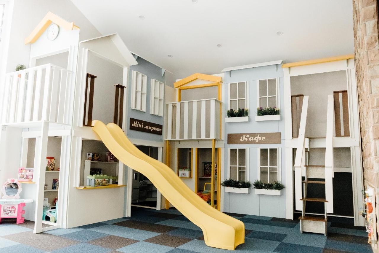 Westhills Cottage Town & Spa Bukovel Luaran gambar
